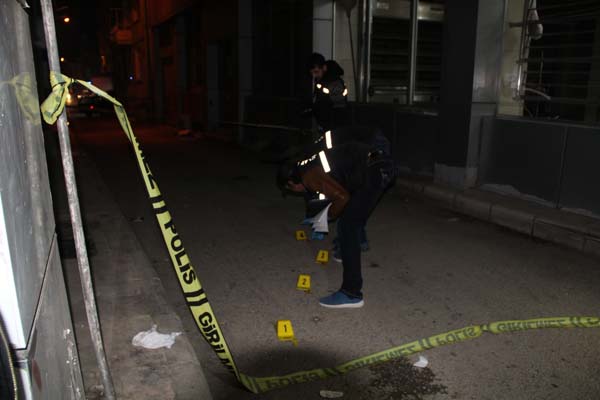 Cezaevi firarisi dehÅet saÃ§tÄ±! Yoldan geÃ§enlere kurÅun yaÄdÄ±rdÄ±