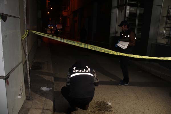 Cezaevi firarisi dehÅet saÃ§tÄ±! Yoldan geÃ§enlere kurÅun yaÄdÄ±rdÄ±