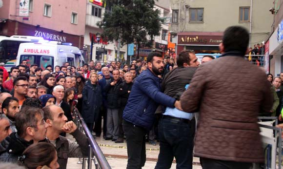 Liseli Melis, sosyal medyadan aÃ§Ä±klama yapÄ±p alÄ±ÅveriÅ merkezinde intihar etti!