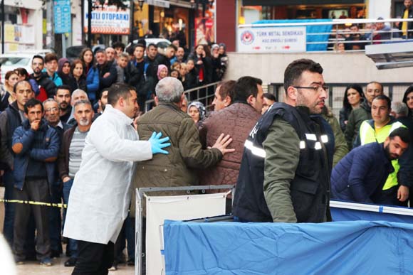 Liseli Melis, sosyal medyadan aÃ§Ä±klama yapÄ±p alÄ±ÅveriÅ merkezinde intihar etti!