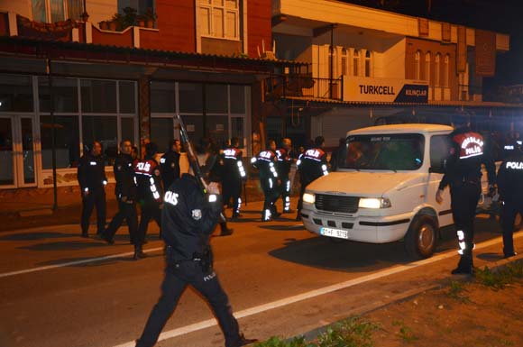 Adanaâda ortalÄ±k karÄ±ÅtÄ±! Mahalle abluka altÄ±na alÄ±ndÄ±