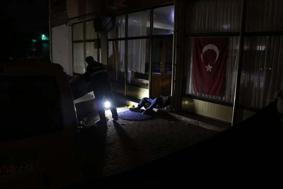 YÄ±lbaÅÄ± gecesi dehÅet! DÃ¼n not yazdÄ±, akÅam tartÄ±ÅtÄ±, sonra silahÄ±nÄ± alÄ±p geldi ve...