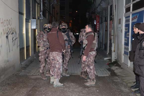 YÄ±lbaÅÄ± gecesi dehÅet! DÃ¼n not yazdÄ±, akÅam tartÄ±ÅtÄ±, sonra silahÄ±nÄ± alÄ±p geldi ve...