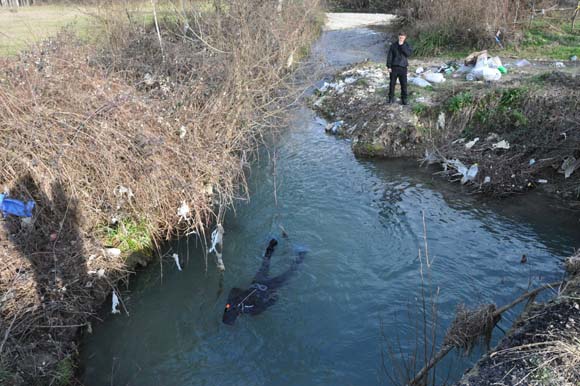 Ãok acÄ± haber! Yoldan geÃ§en sÃ¼rÃ¼cÃ¼ler gÃ¶rdÃ¼...