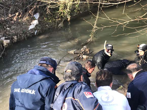 Ãok acÄ± haber! Yoldan geÃ§en sÃ¼rÃ¼cÃ¼ler gÃ¶rdÃ¼...