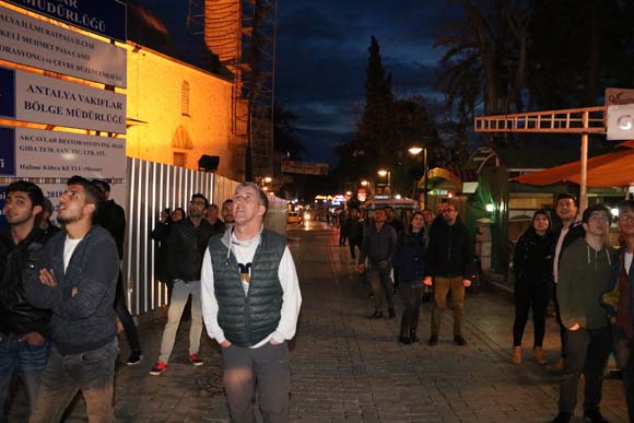 Ä°ntihar iÃ§in saat kulesine Ã§Ä±kan kiÅiye 'atla' dediler! BakÄ±n sonra ne oldu?