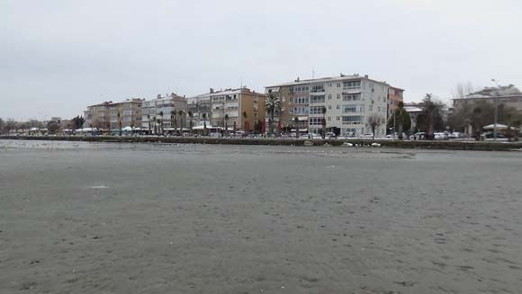 Ä°stanbul'da deniz 150 metre Ã§ekildi