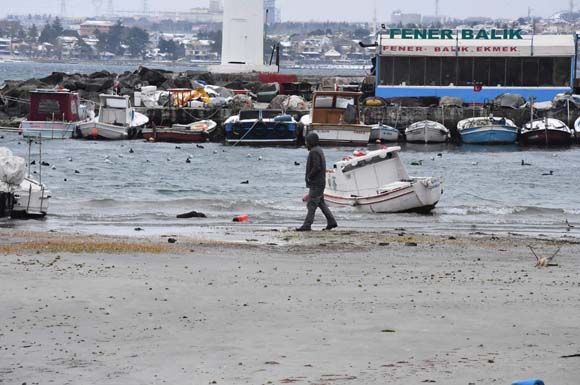 Ä°stanbul'da deniz 150 metre Ã§ekildi