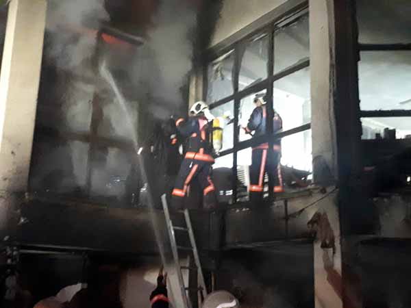 Ankara'da korkutan yangÄ±n: 6 iÅ yeri kullanÄ±lamaz hale geldi