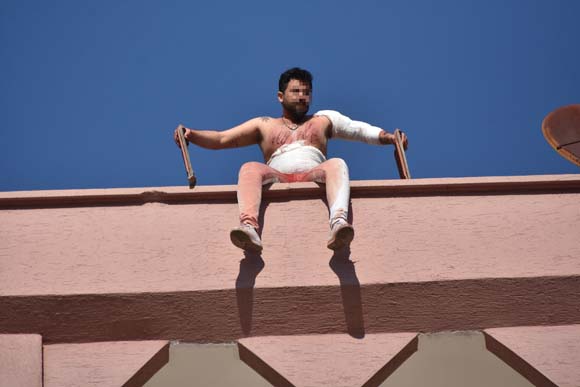 Konya'da korkunÃ§ olay! Sevgilisi terk edince Ã§atÄ±ya Ã§Ä±ktÄ± ve...