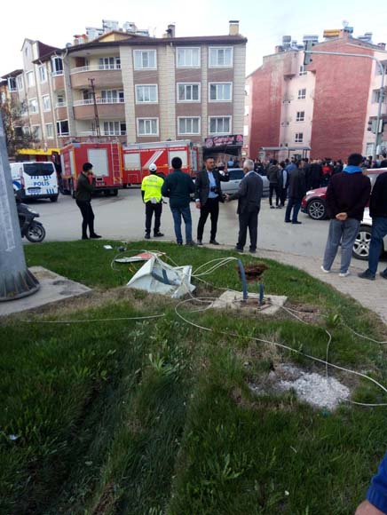 SÄ±cak asfalt yÃ¼klÃ¼ kamyon kuafÃ¶re daldÄ±! SonrasÄ± korkunÃ§...