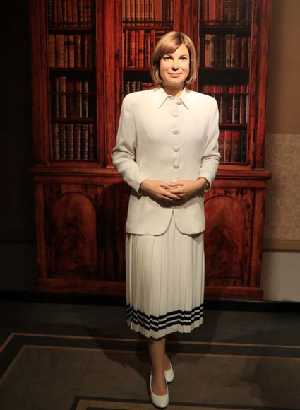 Tansu Ãiller onay verdi ve... 1993'te ilk kez giymiÅti