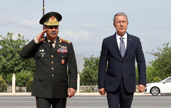 Bakan Akar 'sarsÄ±lmaz kardeÅlik' iÃ§in Azerbaycan'da