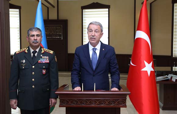 Bakan Akar 'sarsÄ±lmaz kardeÅlik' iÃ§in Azerbaycan'da