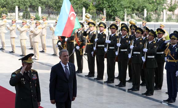 Bakan Akar 'sarsÄ±lmaz kardeÅlik' iÃ§in Azerbaycan'da