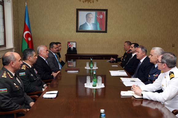 Bakan Akar 'sarsÄ±lmaz kardeÅlik' iÃ§in Azerbaycan'da