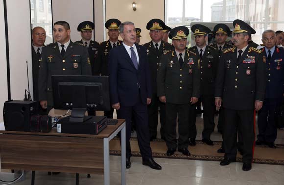 Bakan Akar 'sarsÄ±lmaz kardeÅlik' iÃ§in Azerbaycan'da