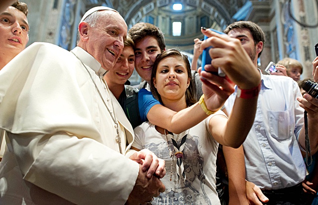 Oxford yılın sözcüğü 'selfie'