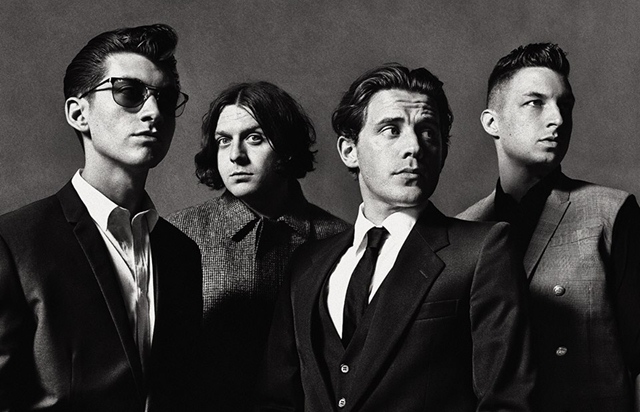 Arctic Monkeys'in solisti gitara ara verdi