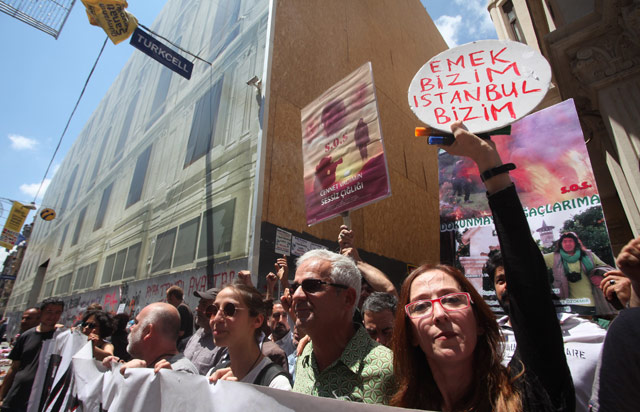 Gezi mizahı Emek'e sıçradı