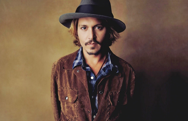 Johnny Depp evsizlere rol veriyor