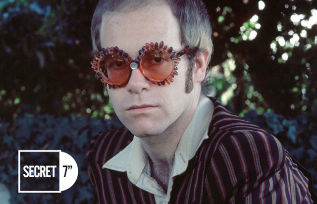 Elton John'a ”gizemli kapak” tasarımı