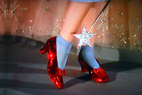 Dorothy'nin pabuçları sergileniyor