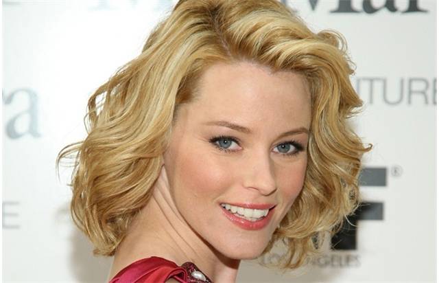 Elisabeth Banks yönetmen koltuğunda