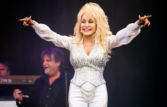 Glastonbury'nin kraliçesi Dolly Parton