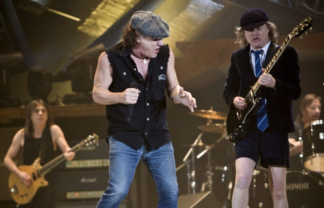 AC/DC 40. yıl albümünü tanıtıyor