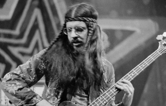 Jethro Tull'ın ilk basçısı hayatını kaybetti