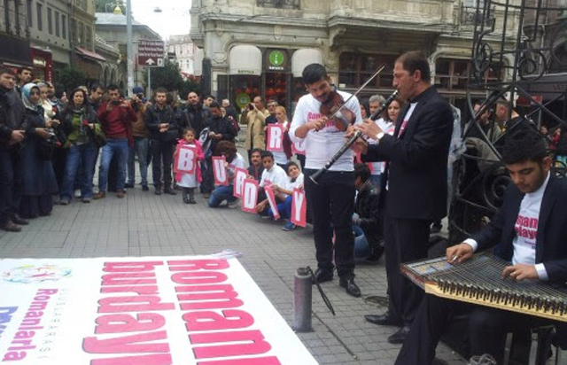 Dur De'den Romanlar'la dayanışma etkinlikleri