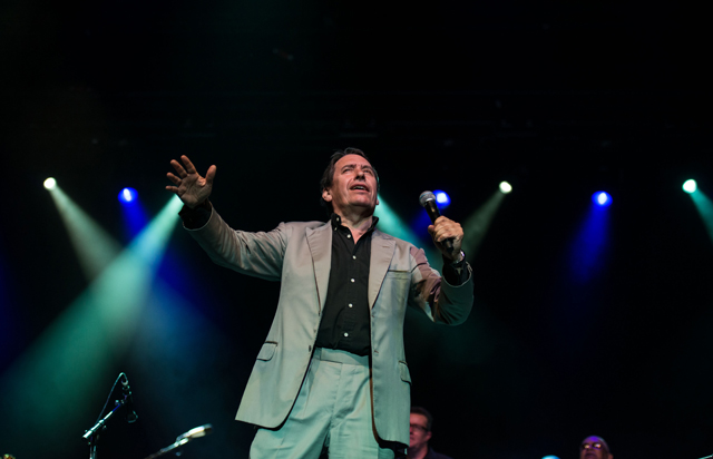 Jools Holland dostlarıyla güzel