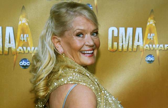 Lynn Anderson hayatını kaybetti
