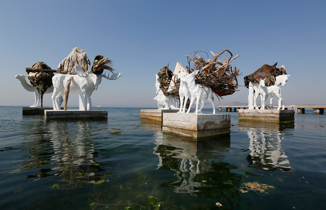 Guardian'da bienal: "Istırabın güçlü bir tufanı"