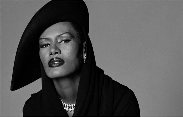 Grace Jones'tan otobiyografik kitap