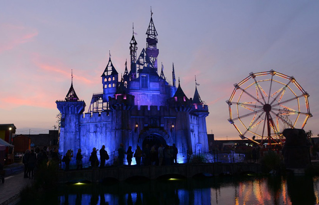 Dismaland'in parçaları artık mültecilerin