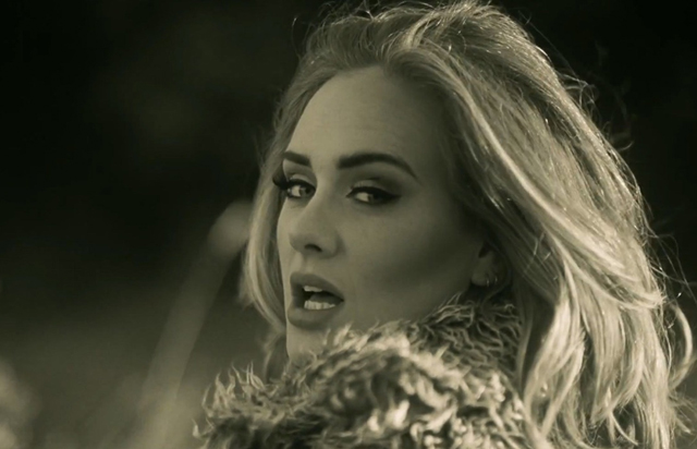 Adele'in 'Hello'su son üç yılın en hızlısı