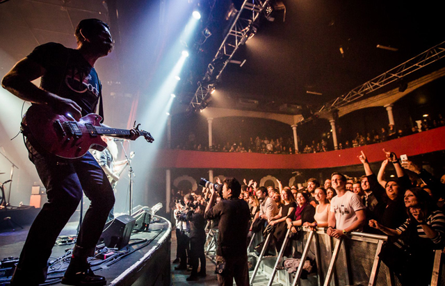 Eagles of Death Metal belgeseli festivalde yok