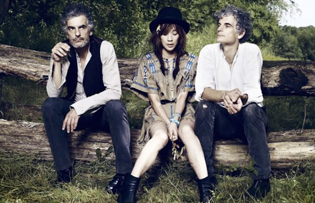 İki gün peşpeşe Blonde Redhead