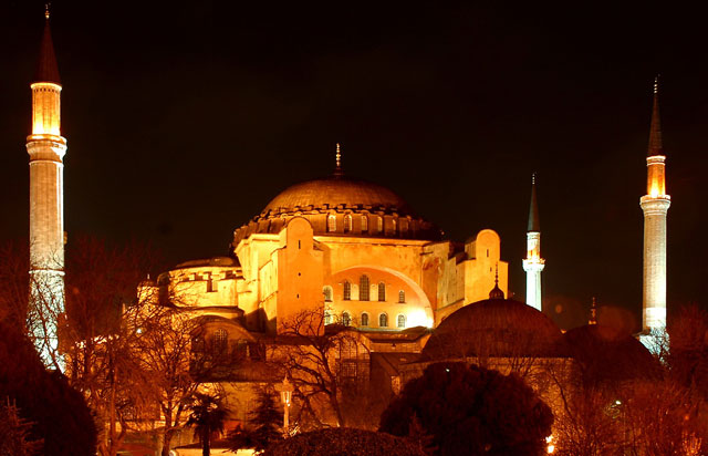 Karanlık çökünce Ayasofya Müzesi'ne