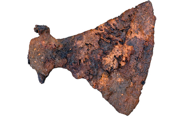 Danimarka'da devasa Viking baltası bulundu