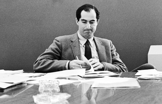 Philip Roth kitap koleksiyonunu bağışladı