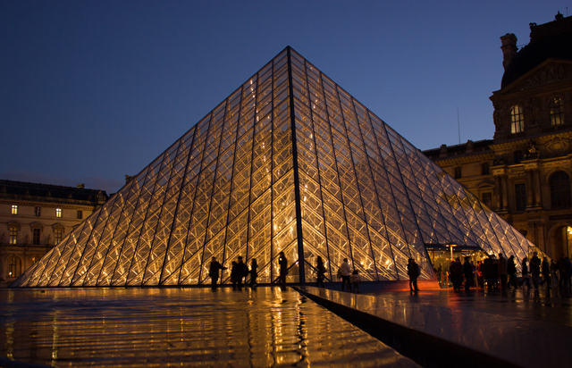 Terör Louvre'a 2 milyon ziyaretçi kaybettirdi