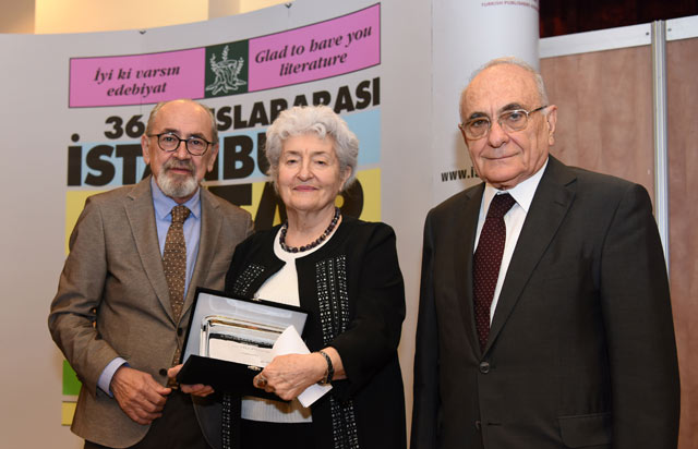 İstanbul Kitap ve Sanat Fuarı'nda ödüller verildi