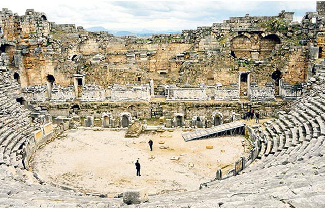 2 bin yıllık Perge Tiyatrosu restore edilecek