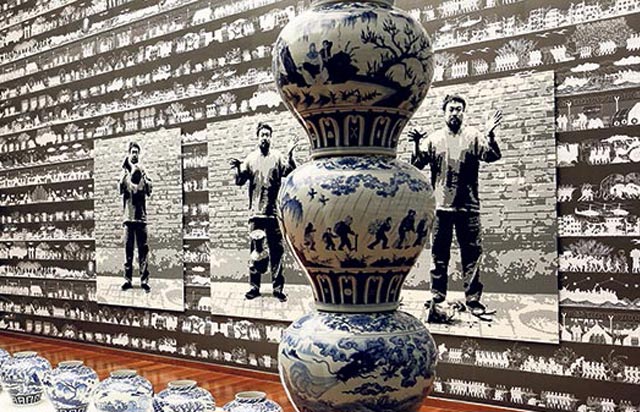 Ai Weiwei sergisi ikinci kez uzatıldı