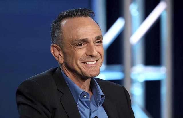 Hank Azaria'dan özür