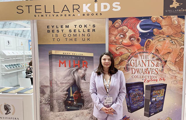 Londra Kitap Fuarı'nda Türk kadın yazara büyük ilgi