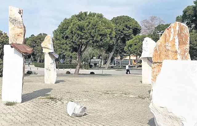 Ahmet Güneştekin’in sergisine saldırı